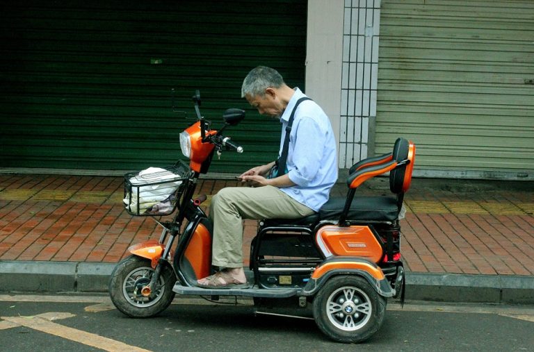 cel mai bun scuter electric 3 roti