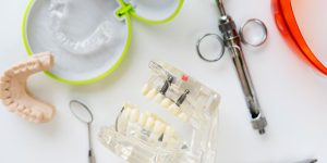 implant dentar vs proteza